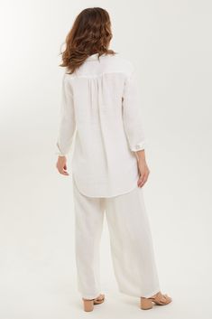 Our Club Linen Pant is the ultimate linen staple. Indulge in the luxurious feel of premium European linen against your skin. These pants are breathable, lightweight, and exceptionally soft, providing all-day comfort and ideal for warm-weather wear. 100% European Linen Elastic, drawstring waist Pull-on style Straight fit Full length, at ankle Pockets Studio Model in White is 5'8" and is wearing a SmallMachine Washable, lay flat to dry or tumble dry low for relaxed look Linen Pant, Weather Wear, European Linens, Fragrance Gift, Beach Ready, Linen Shop, Linen Pants, Summer Essentials, Jewelry Bags