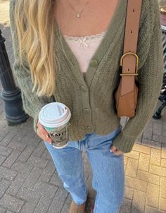 Thrifting Date Outfit, Thrifted Outfits Women, 90s Friends Fashion, Winter 2024 Outfits, Cute Green Outfits, Outfits For Class College, Fall Layering Outfits, November Aesthetic, November Outfits