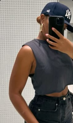 Basic Outfit Black Women, Clothing Blogs, Pelo Afro, Look Short, Black Femininity, Chill Outfits, Looks Street Style, Summer Fashion Outfits, Summer Fits