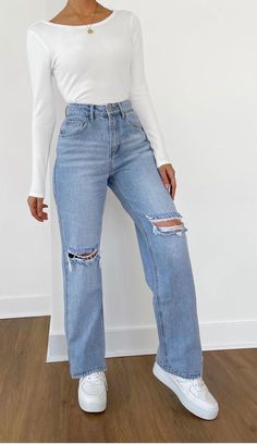 Comfortable Jeans Outfit, High Waist Ripped Jeans, Ripped Jeans For Women, Winter Mode Outfits, Wide Leg Jeans Outfit, Womens Ripped Jeans, Jeans Outfit Women, Retro Jeans, Boyfriend Jean