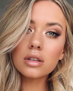 Wedding Makeup Blonde, Green Eyes Blonde Hair, Natural Makeup For Blondes, Simple Prom Makeup, Teknik Makeup, Wedding Makeup For Blue Eyes, Blonde Hair Green Eyes, Wedding Hairstyles And Makeup, Natural Prom Makeup