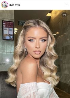 Hair Down Bridesmaid Hairstyles, Beach Wave Hair Wedding Styles, Bridal Hair Off Face, Wedding Hairstyle Blonde, Makeup And Hairstyles For Wedding, Half Up Half Down Glam Hair, Blonde Bride Hairstyles, Vegas Wedding Makeup, Bridal Makeup Old Hollywood