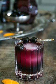 The Manhattan is one of the finest and oldest cocktails around. It’s a classic and sophisticated cocktail. For this Red Moon Over Manhattan cocktail recipe, we’ve added a twist to it by incorporating red wine! Much like vintage libations, red wine cocktails are also seeing a huge spike in popularity. And while a red wine Manhattan … Monkey Cocktail, Drunken Monkey, Manhattan Drink, Classic Manhattan Cocktail, Red Wine Cocktails, Manhattan Recipe, Cocktail Original