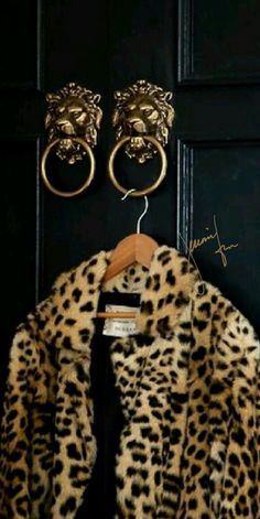 Cheetah Print Coat, Super Rich Kids, New Years Eve Outfits, Rich Kids, Print Coat, Blogger Girl, Old Money Aesthetic, Winter Is Coming, Cheetah Print