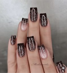 Gold Nail Inspiration, Rose Gold Nails Glitter, Rose Gold Nail, Rose Gold Nails Design, Classy Nail Art Ideas, Elegant Touch Nails, Golden Nails, Black And Rose Gold, Gold Nail Designs