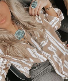 Low Key Western Outfit, Spring 2023 Fashion Trends Western, Summer Western Work Outfits, Fall Clothing 2023, Sales Rep Outfit Business Casual, Western Fashion Outfits Casual, Western Button Up Shirt Outfit, Western Fancy Outfits, Western Work Outfits Women