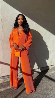 Margie Harvey Fashion, Luxe Brunch Outfit, Trendy Minimalist Outfit, Spring Skirt Outfits Black Women, Elegant Street Style Classy, Fall 2022 Fashion Trends Street Style Black Women, Functional Style Fashion, Black Women Casual Outfits Street Style, Casual Dress With Heels