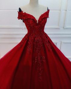 Prom Dresses 2023 Dark Red, Red Quince Dresses Princess, Red Fluffy Prom Dresses, Red Dress For Quinceanera, Red Gown For Debut, Red Debut Gown, Red Dress Sweet 16, Sweet 16 Dresses Red, Debut Gowns 18th Elegant