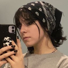 Woman Bandana Hairstyles, Bandana Side Profile, Short Hair In Bandana, Wolfcut With Bandana, Hair Bandana Drawing Reference, Goth Bandana Hairstyles, Cool Bandana Hairstyles, 70s Hair With Bandana, Head Scarf Reference