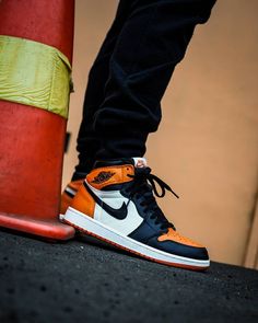 Sneakers Men Fashion 2023 Men Fashion 2023, Air Jordan 1 Shattered Backboard, Shoe Locker, Jordan 1 Shattered Backboard, Sneaker Culture, Hype Beast, Shattered Backboard, Shoes For