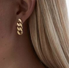 minimalist link chain earrings, chains earrings,  link chain earrings, 18k gold, 14k gold, jewelry Geometric Hoop Earrings, Wholesale Earrings, Sweet Jewelry, Minimalist Studs, Link Earrings, Jewelry Essentials, Cz Stud Earrings, Cuban Link, Chain Earrings