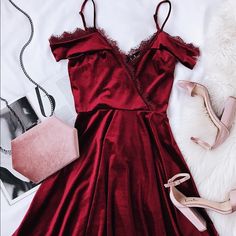 Gorgeous Red Velvet Dress Nwt Lulus Brand, Never Worn. Velvet Dress Short, Chic Evening Dress, Velvet Short, Fotografi Kota, Velvet Shorts, Evening Dress Fashion, Short Prom Dress, Beauty Dress, Short Prom