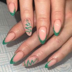 Super Cute And Stylish Ships In 5-10 Business Days Festive Green Nails, Christmas Tree Nail Designs, Christmas Tree Nail Art, Biab Nails, Swirl Nail Art, Tree Nail Art, Glitter Tip Nails, Xmas Nail Art, Christmas Tree Nails