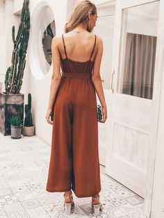 This stylish Bottom Split Cami Jumpsuit is the perfect addition to your wardrobe. It has a flattering belted waist and a zip closure at the back for an adjustable fit coming in a coffee brown color. The split thigh and spaghetti strap neckline give it a modern and fashionable feel. This dress is the perfect way to make a statement and add a touch of sophistication to any outfit. Specifications: Color: Brown Pattern Type: Plain Details: Belted, Zipper Length: Long Type: Cami Fit Type: Loose Neckl Orange Overalls, Burnt Orange Jumpsuit, Long Overalls, Overalls Summer, Orange Jumpsuit, Beautiful Jumpsuits, Maxi Romper, Floral Print Jumpsuit, Cami Jumpsuit