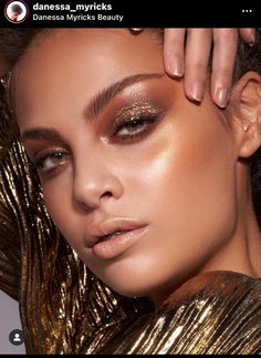 Editorial Makeup For Dark Skin, Editorial Gold Makeup, Night Time Makeup, Gold Glam Makeup, Golden Makeup Look, Disco Makeup, Golden Makeup, Gold Makeup Looks, Brown Girls Makeup