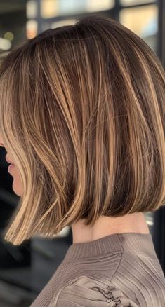 Light Bob Haircut, Light Brown Lob With Highlights, Light Brown Hair With Highlights Bob, Short Fall Blonde Hair, Bob Highlights Brunette, Light Brown Bob With Highlights, Warm Lowlights For Blondes, Brown Bob With Highlights, Bob Haircuts With Highlights