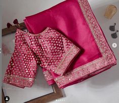 Stunning Saree Blouses - The handmade craft Blaus Design, Latest Saree Blouse Designs, Pink Color Saree, Sabyasachi Collection, Latest Saree Blouse, Designer Blouses Online, Kurta Top, Saree Bollywood, Latest Saree