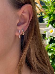 Perfect on trend everyday earrings! Add some sparkle with our stunning Briar diamond hoops. Available in yellow, white, and rose gold Measurements Gold Weight: 2.64 g Diamond Count & Weight: 52 || 0.12 ct *All of our fine jewelry is custom made to order in Los Angeles and Toronto, therefore, please allow approximately 6 - 8 weeks for production. ** Due to the fluctuations in the gold market we occasionally need to adjust our prices to reflect these changes. The prices on website are correct and Gold Market, Diamond Huggie Earrings, Diamond Huggies, Huggie Earrings, Everyday Earrings, Style Earrings, Huggies Earrings, Store Credit Cards, Chain Link