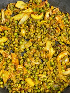 roasted frozen peas Italian Peas, Roast Frozen Brussel Sprouts, Frozen Corn Recipes, Peas And Onions, Roasted Peas, Easy Vegetable Side Dish, Roast Frozen Broccoli, Peas Recipes, Garden Peas