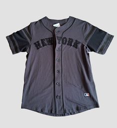 New York Baseball Shirt Condition: 9/10 (Like New Without Tags) Color: Grey Size: Small For more information do not hesitate to contact via messages. Casual College Baseball Jersey Short Sleeve, Casual Short Sleeve Baseball Jersey For College, Casual Short Sleeve College Baseball Jersey, Short Sleeve Cotton Tops For Baseball Season, Cotton Short Sleeve Baseball Jersey With Graphic Print, Casual Cotton Baseball Jersey With Crew Neck, Casual Cotton Short Sleeve Baseball Jersey, Letter Print Tops For College, Gray Cotton Top For College