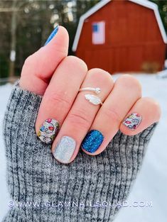 Mixed Manicure, Christmas Nail Colors, At Home Manicure, Home Manicure, Nail Color Combos, Festive Manicure, Color Streaks, Pretty Nail Colors, Manicure Diy