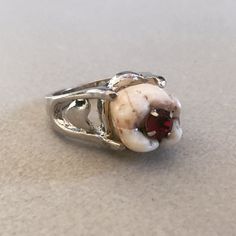 Queen of Hearts Human Tooth Ring by PurgatoryPlaything on Etsy Tooth Ring, Horror Vintage, Human Teeth, Mia 3, Dope Jewelry, Funky Jewelry, Queen Of Hearts, Dream Jewelry, Jewelry Inspo