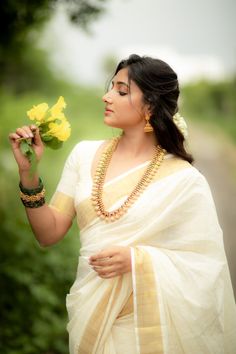 Kerala Saree Photoshoot, Photoshoot Saree, Romantic Couple Photoshoot, Onam Kerala, Onam Dress, Onam Saree, Kasavu Saree