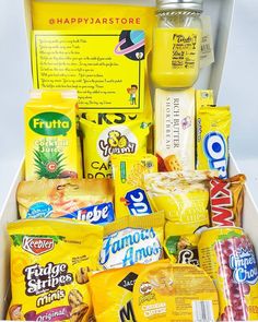 sunshine gift box Yellow Party Foods, Yellow Gifts Basket, A Box Of Sunshine, Sunshine Care Package, Easter Basket Themes, Care Basket, Yellow Sunshine, Cowboy Birthday Party