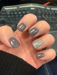 Fall Gray Nails Ideas, Grey Gel Nails Short, Grey Gel Nails Ideas, Winter Nails Square Short, Grey Fall Nails, Grey Winter Nails, Grey Nails Ideas, White Shellac Nails, Gray Fall Nails