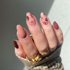 Get ready for back-to-school in fall 2024 with these chic nail art designs—perfect for making a stylish statement on your first day! Tan Nails, Brown Nail Art, Thanksgiving Nail Art, Fancy Nails Designs, Summery Nails, Girly Acrylic Nails