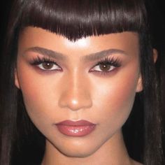 2000s Makeup Looks, Show Makeup, Brown Eyeshadow, Zendaya Coleman, Face Beat, Grunge Makeup, Baddie Makeup, Editorial Makeup