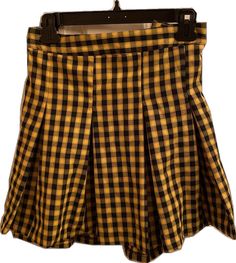 Trendy High-waist Yellow Skirt, Trendy High Waist Yellow Skirt, Trendy Yellow School Bottoms, Yellow Mini Skirt For School, High Waist Yellow Skort, Trendy Yellow Bottoms For School, Yellow Pleated School Skirt, Casual Yellow Short-length Skort, Trendy Yellow Lined Skort