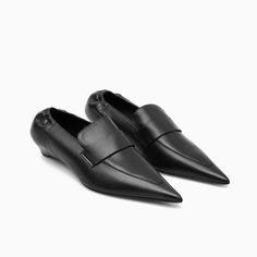 These Contemporary Shoes Are An Evolution Of The Archetypal Cos Loafers. Shaped With Elongated Pointed Toes, They're Crafted From Luxurious Nappa That's Chrome-Free And Butter-Soft And Have Low Kitten Heels And Wide Tabs Across The Vamp. They're Designed With Padded Footbeds And Elasticated Heels So They're Comfortable To Wear All Day. 100% Nappa Floor Model / Lightly Worn Bought Final Sale But To Small For Me Formal Pointed Toe Flats With Leather Sole, Formal Slip-on Loafers With Sculpted Heel, Pointed Toe Office Flats With Brogue Detailing, Formal Pointed Toe Flats With Removable Insole, Pointed Toe Flats With Leather Sole For Formal Occasions, Slip-on Pointed Toe Flats For Galas, Slip-on Loafers With Sculpted Heel And Almond Toe, Chic Calf Leather Loafers With Sculpted Heel, Slip-on Pointed Toe Loafers With Rubber Sole