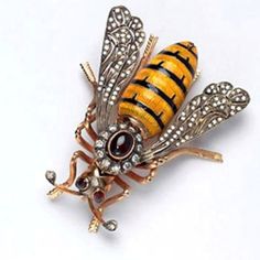 Victorian bee brooch Bijoux Art Nouveau, Bee Jewelry, Bee Brooch, 3d Rose, Insect Jewelry, Yellow And Black, Victorian Jewelry, Animal Jewelry, Antique Jewellery