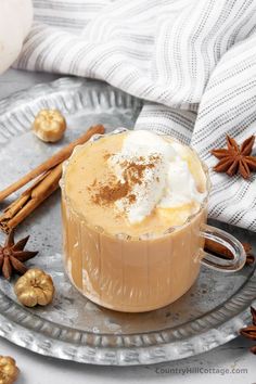 glass cups with pumpkin milk Pumpkin Spice Latte Aesthetic, Pie In A Mug, Pumpkin Drink Recipes, Pumpkin Milk, Fall Coffee Recipes, Fun Fall Treats, Pumpkin Drink, Spiced Whipped Cream, Pumpkin Drinks