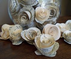 there are many paper roses in the vase