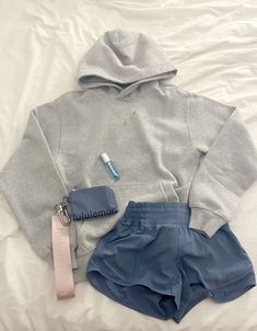 School Lululemon Outfit, Cute Summer Outfits Lululemon, Aritzia Outfit Ideas, Cute Outfits Layed Out, Basic Lululemon Outfits, Aritzia Hoodie Outfit, Scuba Lululemon Outfit, Lululemon Studio Pants Outfit, Cute Lululemon Outfits For School