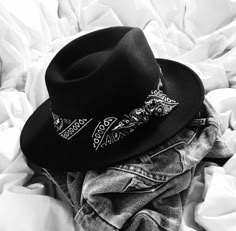 Sombrero Outfit, Snapback Outfit, Mode Country, Hat Aesthetic, Men Stylish Dress, Fancy Hats, Casual Cap, Love Hat