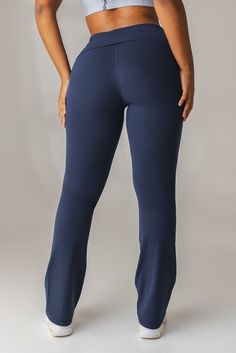 Our Cloud II Foldover Trouser is designed for the ultimate comfort whether you are enjoying your workout of the day or stopping by your favorite coffee shop. This pant offers medium support and compression to accentuate your assets. Mid-rise Go-dry Activewear, Compressive Bottoms With Comfort Waistband, Casual Compressive Breathable Bottoms, Compressive Yoga Pants With Comfort Waistband, Versatile Solid Bottoms For Training, Casual Compression Pants With Contoured Waistband, Mid-rise Compression Bottoms With Go-dry, Compressive Versatile Bottoms For Training, Mid-rise Compression Bottoms With Go-dry Technology