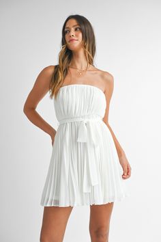 White pleated strapless dress. Belted and lined. Sizing: Small: US Size 0-2 Medium: US Size 4-6 Large: US Size 8-10 Large White, To Meet, Meet You, Strapless Dress, White Dress, Size 4, White, Large White Pig