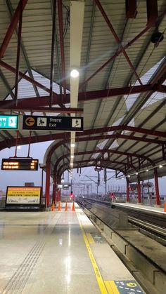 an empty train station with no people on the platform