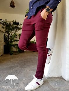 Burgundy Pants Men, Mens Colored Pants, Burgundy Shoes Outfit, Burgundy Chinos, Moon Rain, Sneakers Outfit Casual, Maroon Pants, Burgundy Pants, Pants Outfit Men