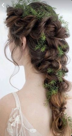 Unconventional Wedding Hairstyles, Wood Elf Hairstyles, Elven Bridal Hair, Fairy Bride Makeup, Druid Hairstyles, Fairy Braids Hairstyles, Connie Aesthetic, Fairytale Hair, Winter Wedding Hair