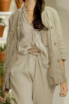 Love this linen outfit. #womensfashion #fashion #style #rustic #natural #linen #summerfashion #summer #summerstyle Dreamy Clothes, Rustic Fashion, Daniela Gregis, Haute Couture Details, Natural Fashion, Altered Couture, Linen Clothing, Couture Details, Milan Fashion Weeks