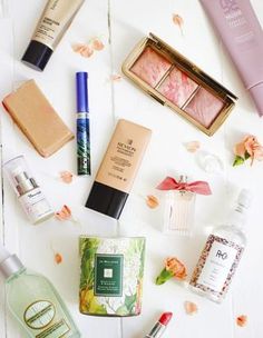 A Spring Edit. (Kate La Vie) Feed Photos, Beauty Flatlay, Makeup Flatlay, Spring Edit, Beauty Bible, Makeup Wishlist, Unique Makeup, Lots Of Makeup, School Makeup