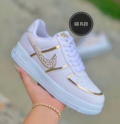 Casual Shoes Women Sneakers, Custom Sneakers Diy, Custom Shoes Diy, White Nike Shoes, Pretty Shoes Sneakers, All Nike Shoes, Shoes Outfit Fashion, Personalized Shoes, Shoes For Girls