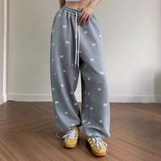 Vintage Bowknot Print Baggy Sweatpants Casual High Waist Gray Sweatpants, Gray High Waist Baggy Sweatpants, High Waist Gray Sweatpants For Spring, Trendy Gray Sweatpants, Gray Straight Sweatpants Trendy Style, Gray Trendy Straight Sweatpants, Trendy Gray Straight Sweatpants, 90s Fashion Grunge Outfits, Sweet Aesthetic