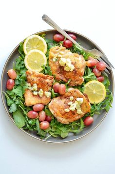 Chicken Thighs With Roasted Grapes & Blue Cheese High Protein Meal Prep Recipes, Protein Meal Prep Recipes, Chicken Meal Prep Recipes, Healthy Chicken Fajitas, One Skillet Chicken, Shrimp Meal Prep, Skillet Chicken Thighs, Easy Low Carb Recipes, Roasted Shrimp Recipes