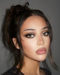 Make Up Guide, Dark Hair Makeup, Seductive Makeup, Dark Makeup Looks, Sultry Makeup