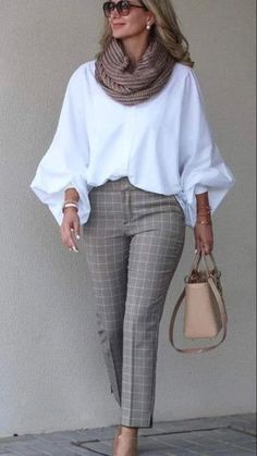 Mode Over 50, Stylish Outfits For Women Over 50, Work Fits, Over 60 Fashion, Chique Outfits, Outfit Formulas, 60 Fashion, Over 50 Womens Fashion, Casual Chic Outfit